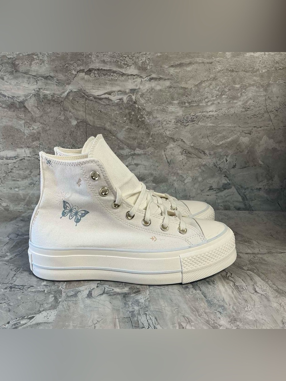Converse Wmns Chuck Taylor All Star Lift
Platform High 'Tiny Tattoos - Picture 7 of 10